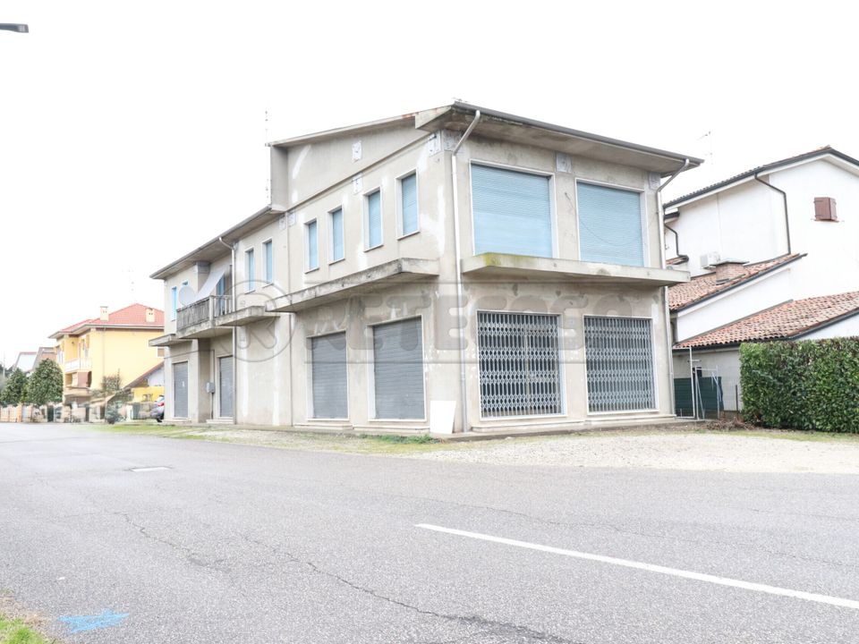 Erhvervsejendom i Bondeno, Ferrara - foto 1
