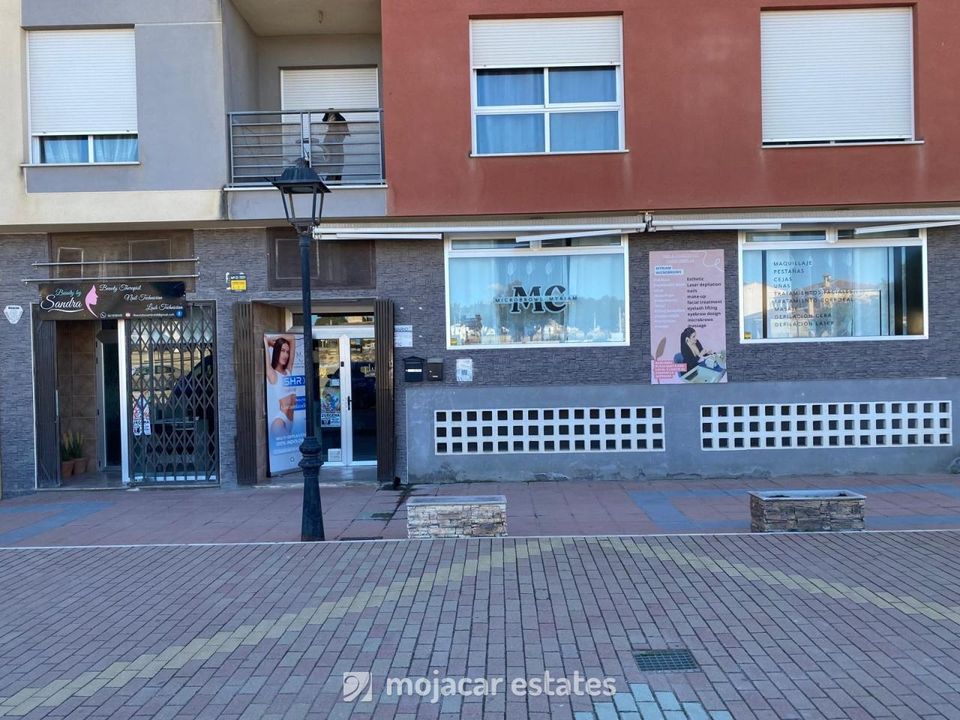 Erhvervsejendom i La Alfoquia, Almeria - foto 1