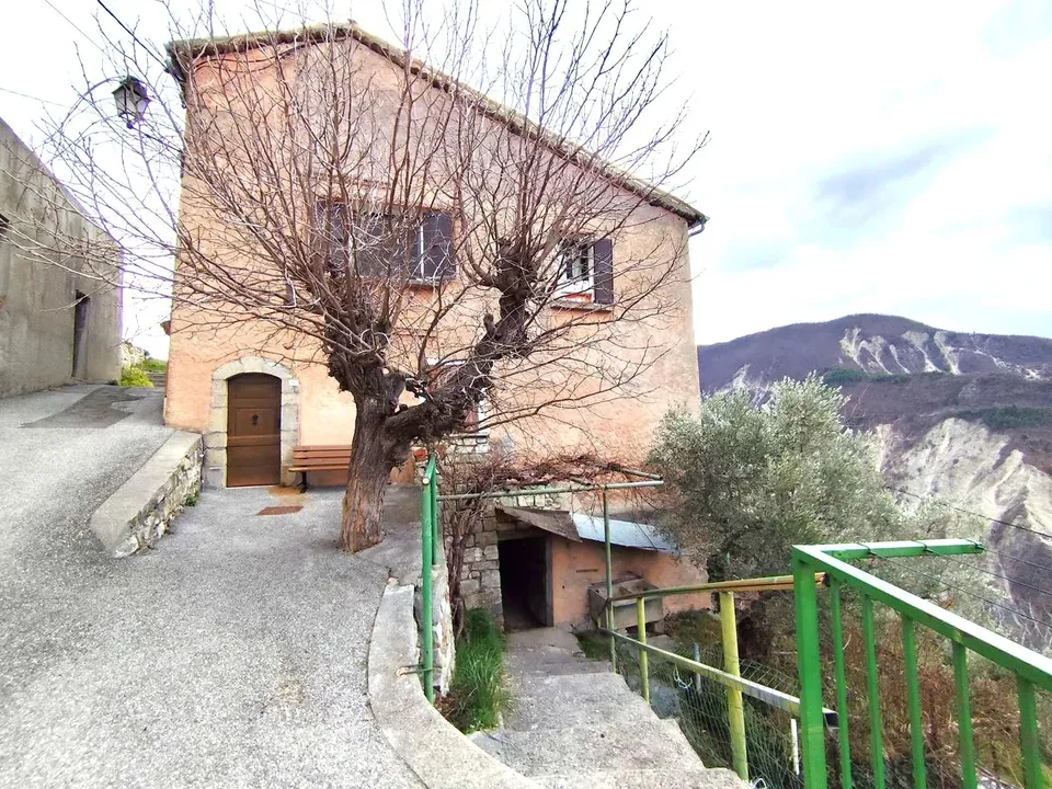 Landejendom i Castellet-lès-Sausses, Alpes-de-Haute-Provence - foto 3