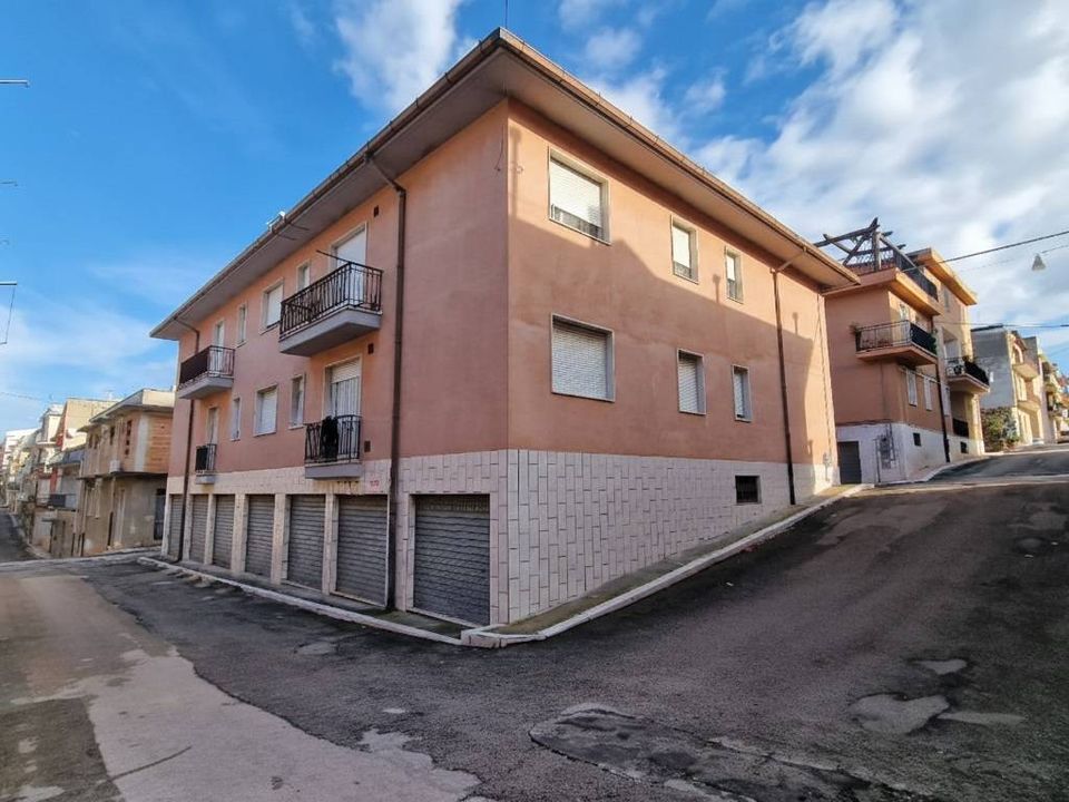 Parkeringsplads i San Nicandro Garganico, Foggia - foto 1