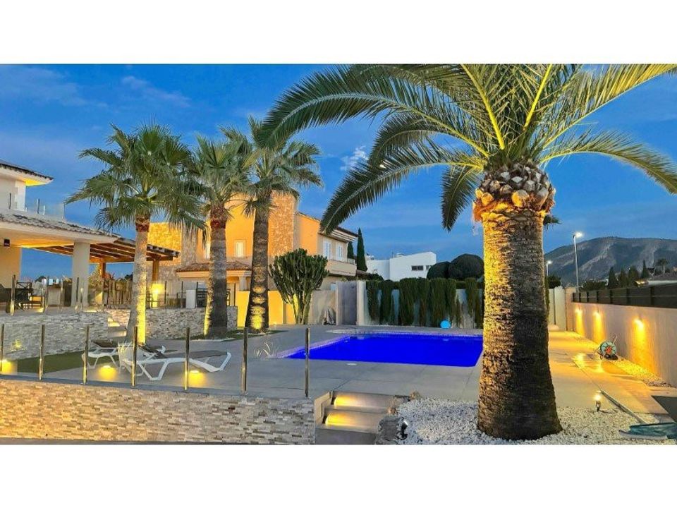 Villa i Alfaz del Pi, Alicante - foto 1