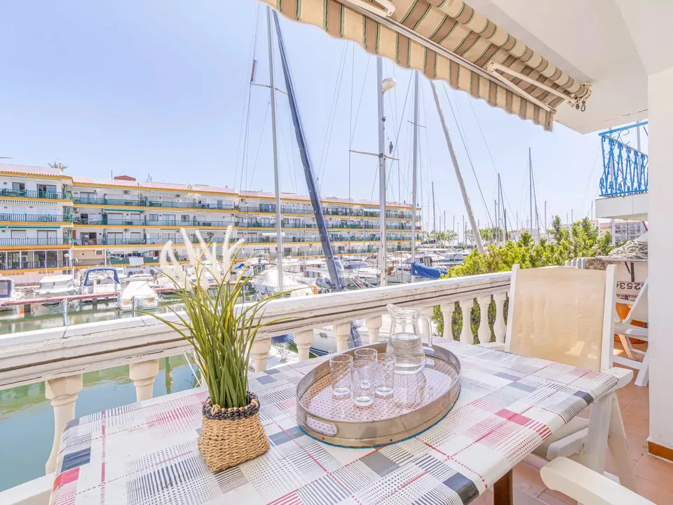 Lejlighed i Empuriabrava, Gerona - foto 1