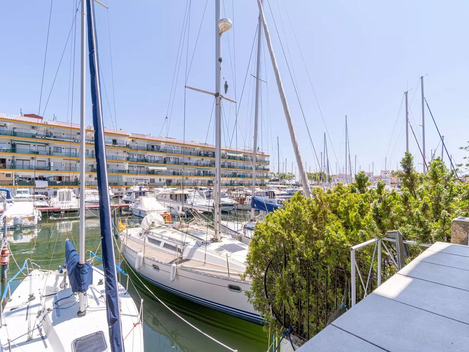 Lejlighed i Empuriabrava, Gerona - foto 1