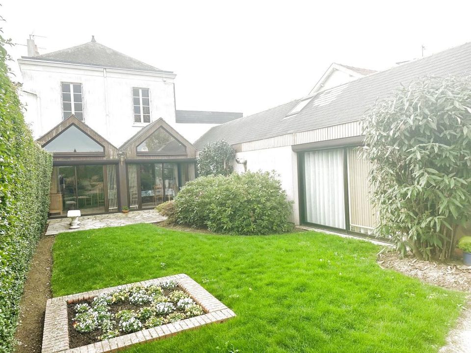 Villa in Mauges-sur-Loire, Maine-et-Loire - foto 1