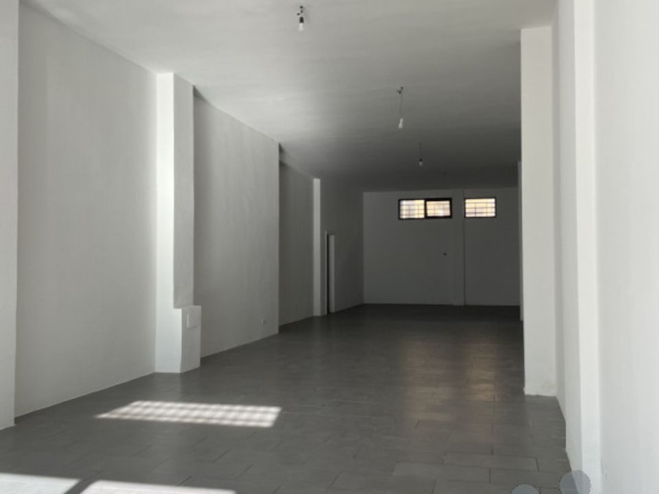 Commercial property in Lecce, Lecce - photo 1