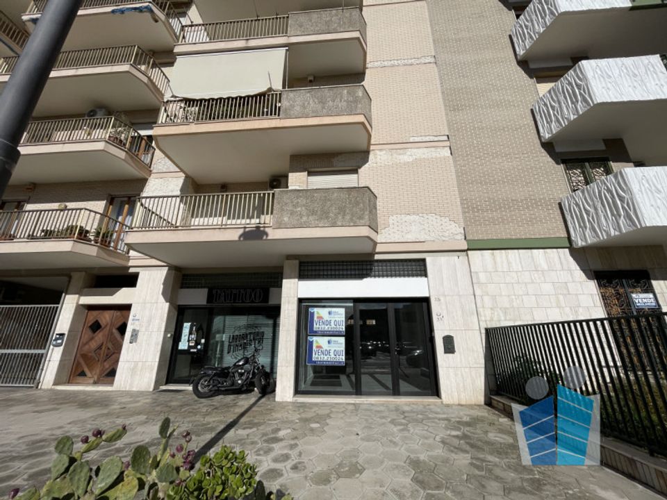 Commercial property in Lecce, Lecce - photo 2