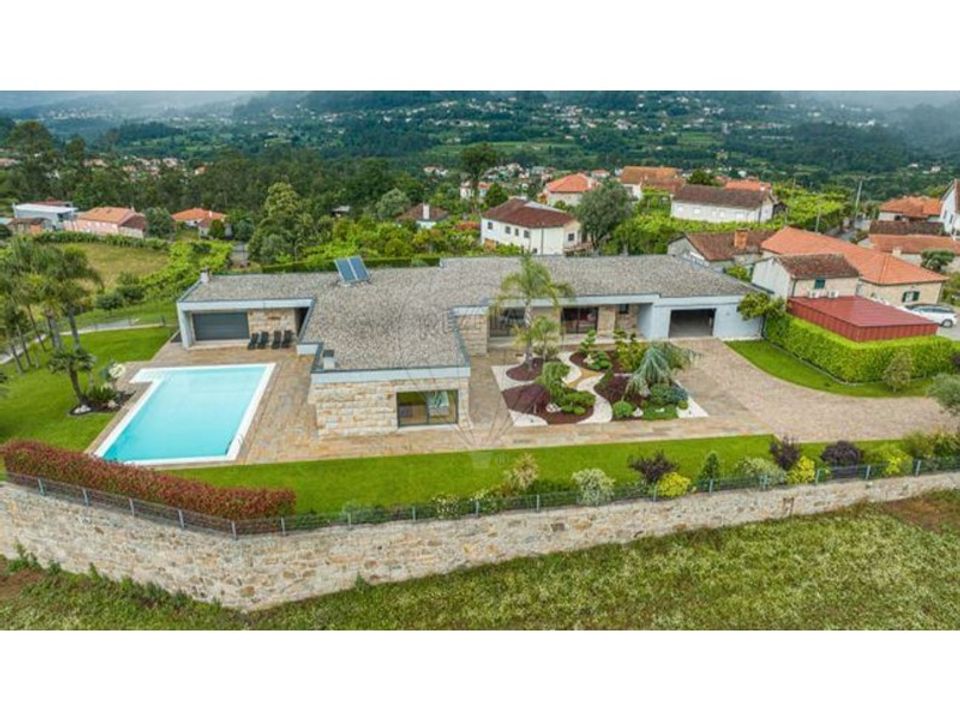Villa i Arcos de Valdevez, Viana do Castelo - foto 1