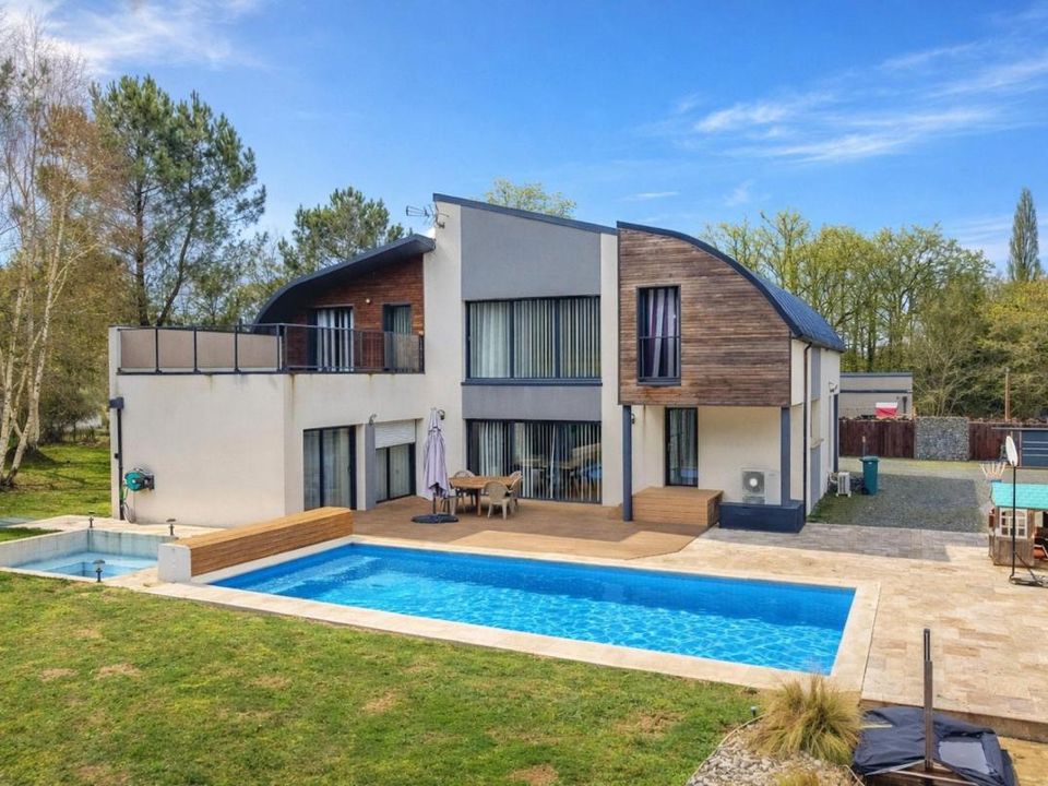 Villa i Montfort-le-Gesnois, Sarthe - bilde 1