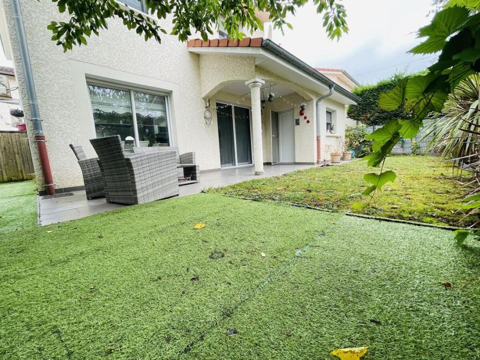 Villa i Janneyrias, Isere - foto 1