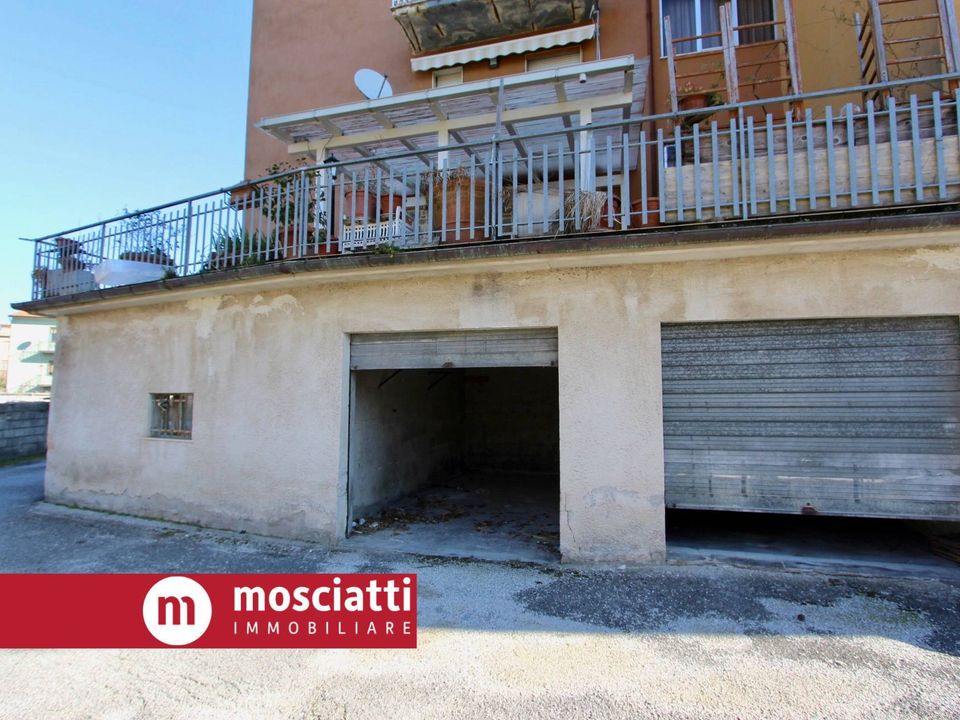 Parkeerruimte in Matelica, Macerata - foto 2