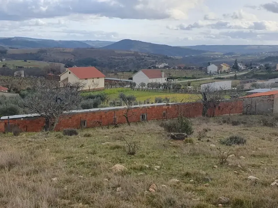Helårsgrund i Braganca, Braganca - foto 1