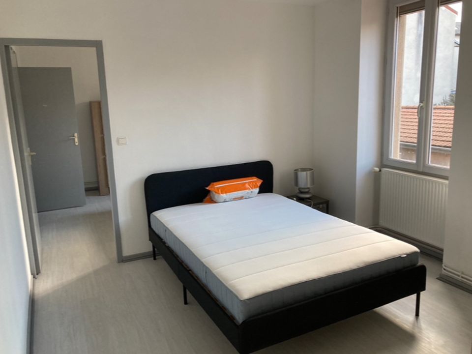 Apartment in Saint-Chamond, Loire - photo 4