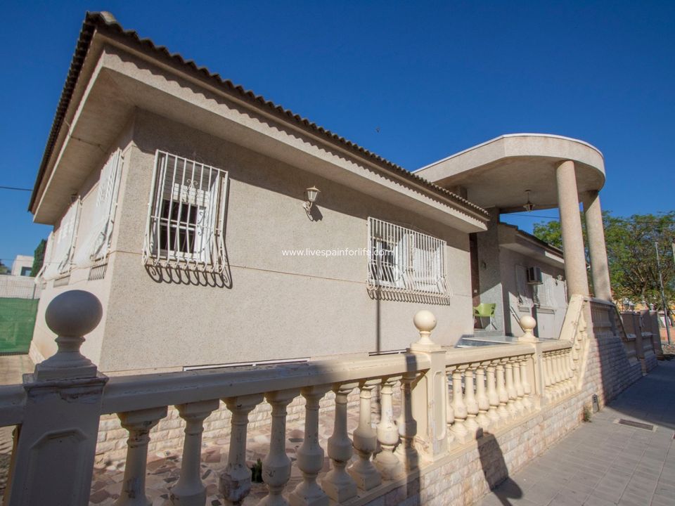 Casa unifamiliar a Redovan, Alicante - foto 1