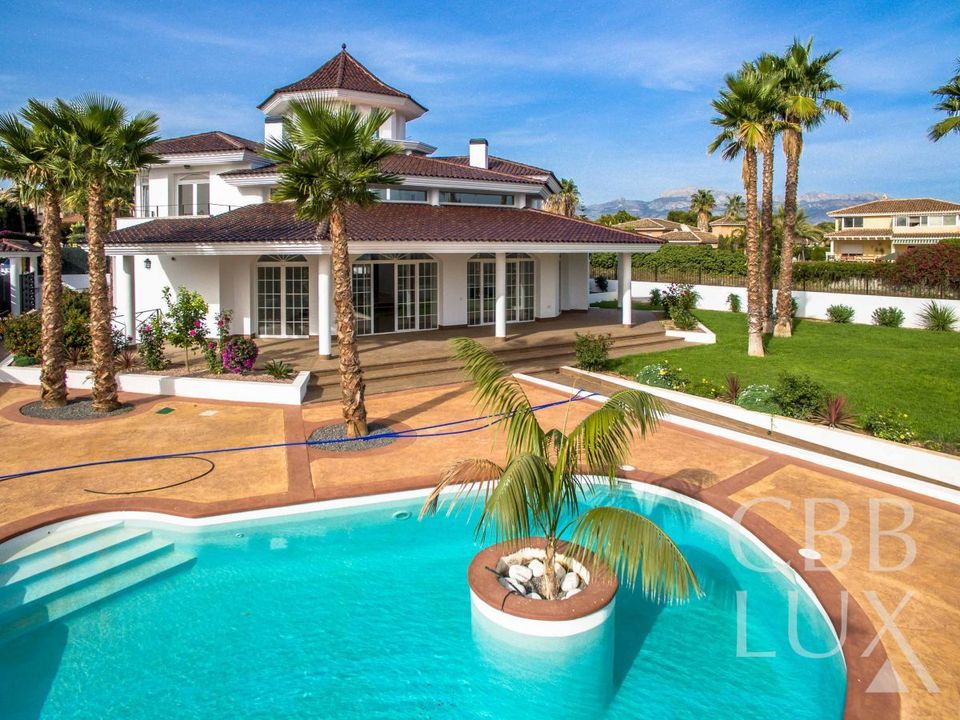 Villa i Alfaz del Pi, Alicante - foto 1