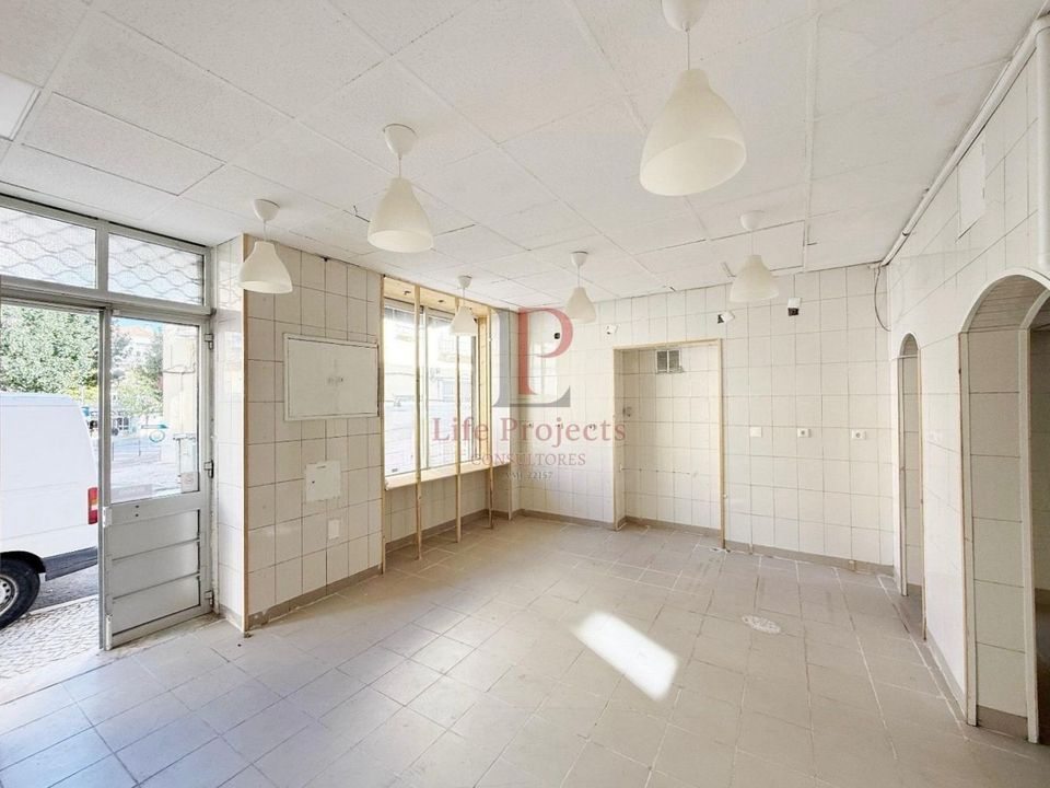 Erhvervsejendom i Amadora, Lisbon - foto 1