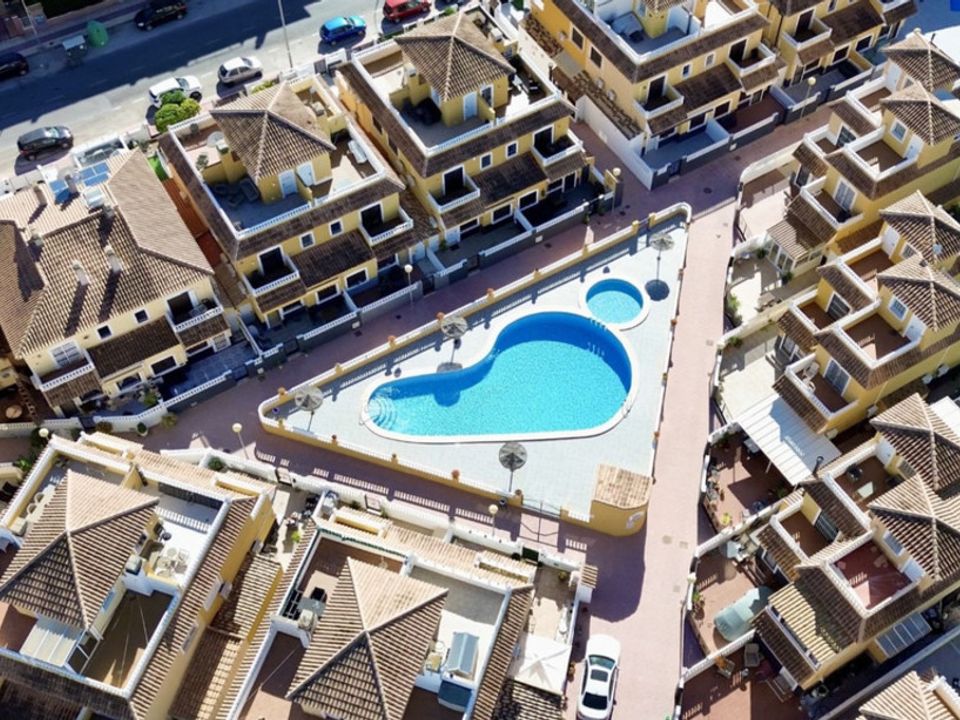 Villa i La Florida (Orihuela Costa), Alicante - foto 1