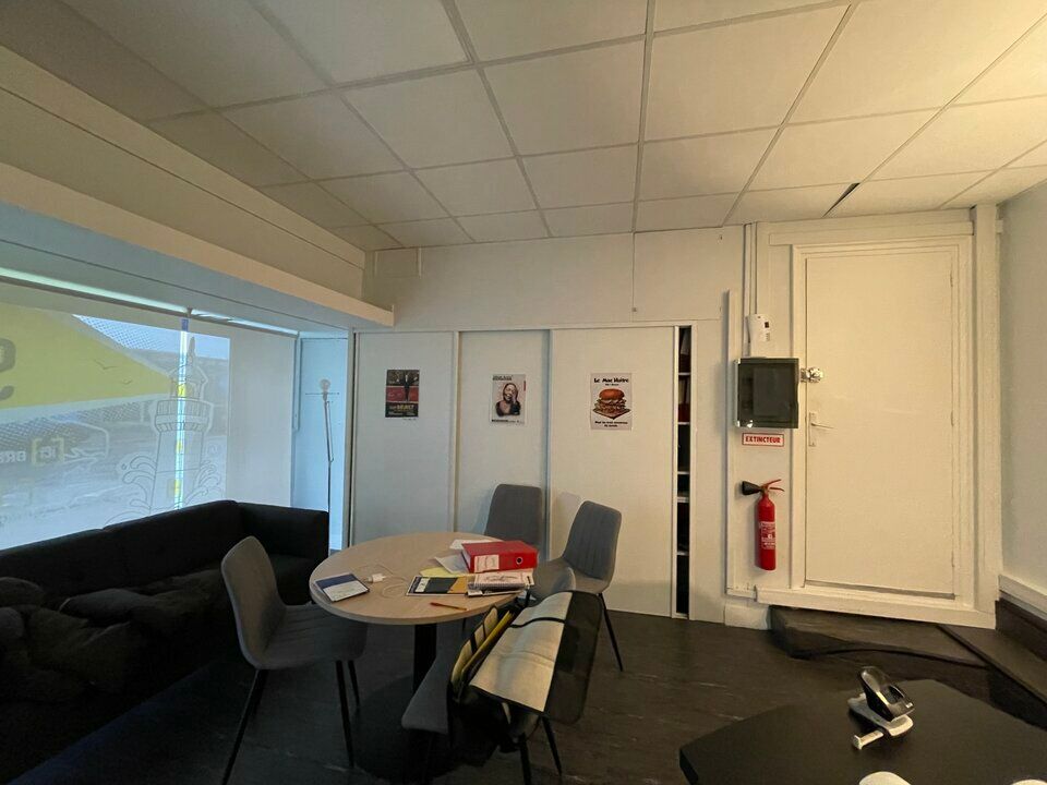 Commercial property in Lorient, Morbihan - photo 1