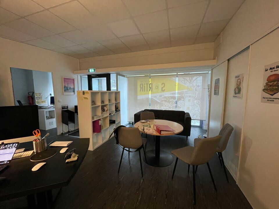 Commercial property in Lorient, Morbihan - photo 2