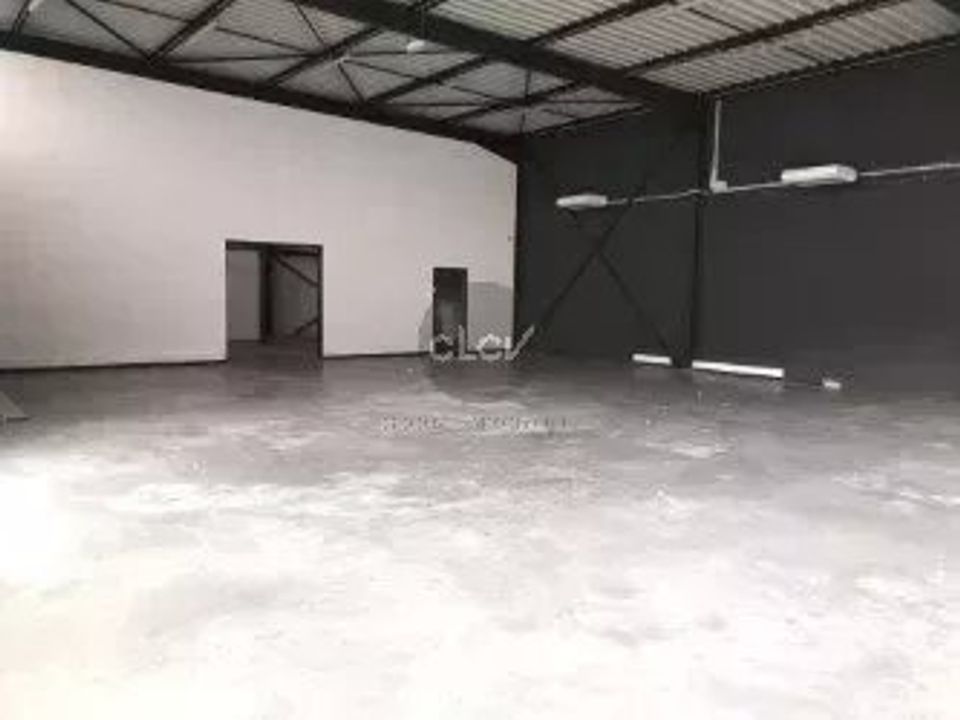 Commercial property in Anse, Rhone - photo 3