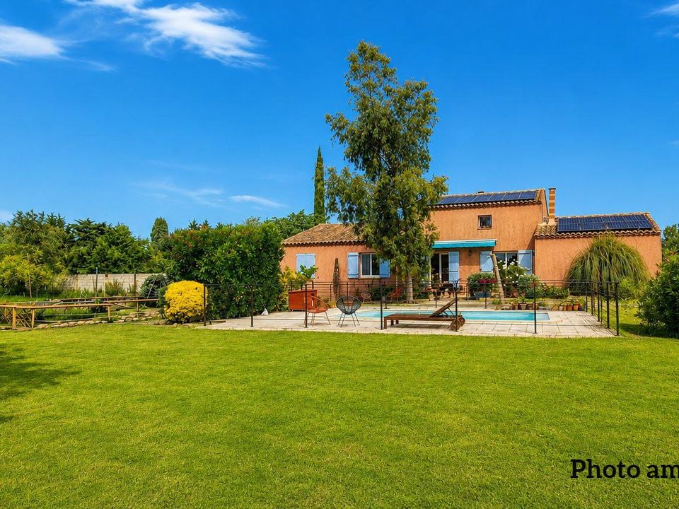 Villa in Arles, Bouches-du-Rhone - foto 1