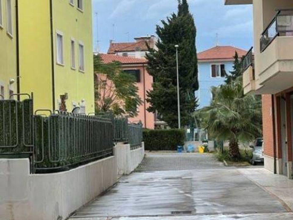 Parkeringsplass i San Benedetto Del Tronto, Ascoli Piceno - bilde 1
