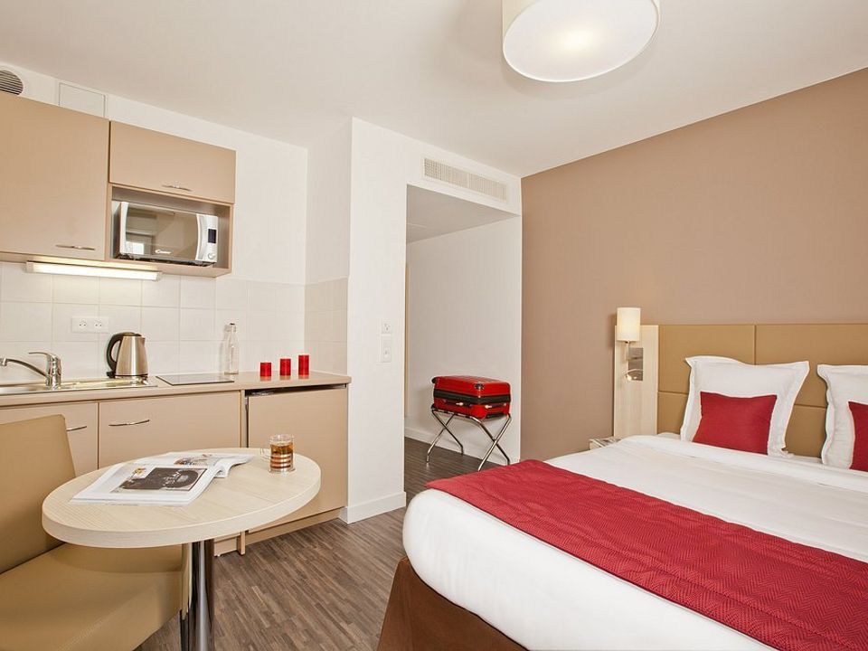 Erhvervsejendom i Nanterre, Hauts-de-Seine - foto 2