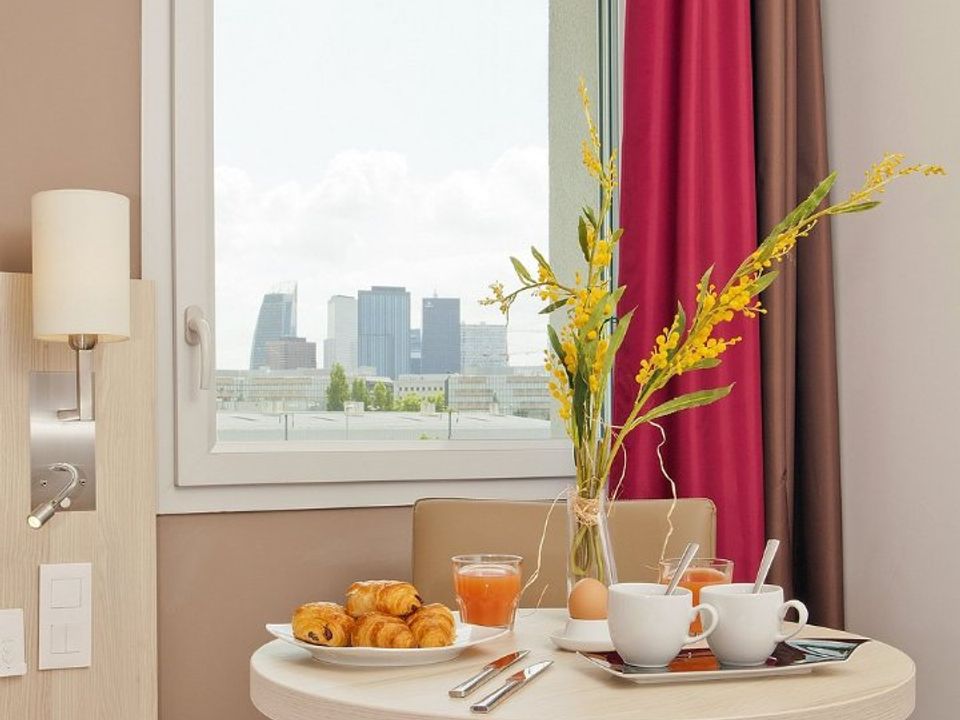 Erhvervsejendom i Nanterre, Hauts-de-Seine - foto 4