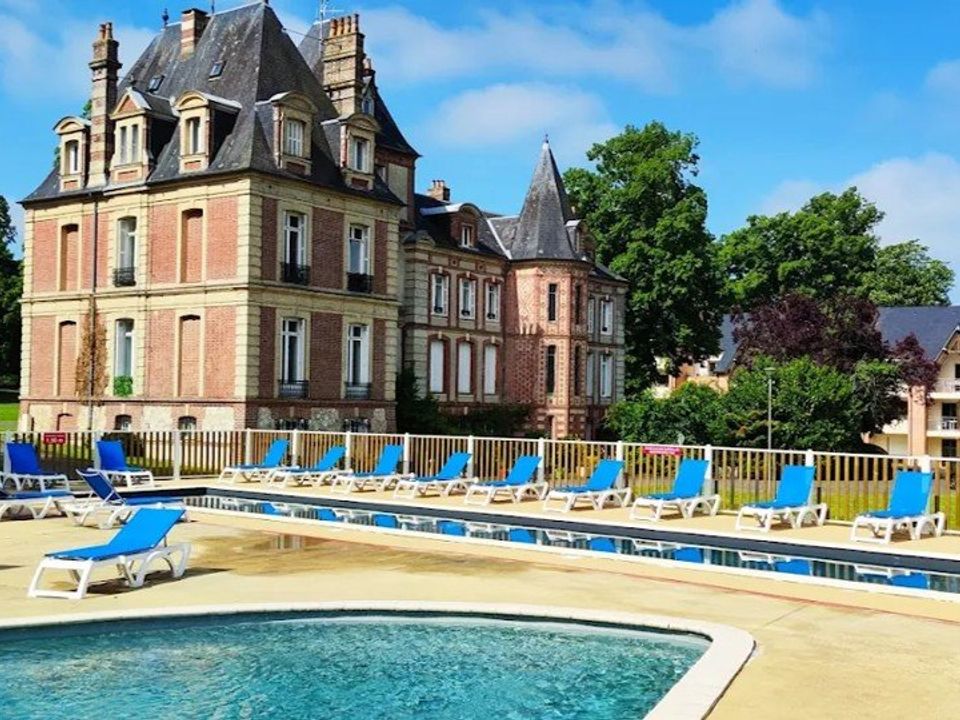 Commercial property in Gonneville-sur-Honfleur, Calvados - photo 1