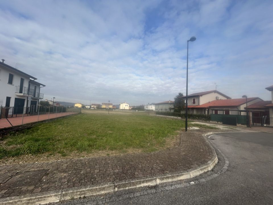 Helårsgrund i Albettone, Vicenza - foto 1