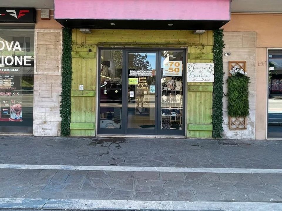 Erhvervsejendom i Montesilvano Marina, Pescara - foto 1
