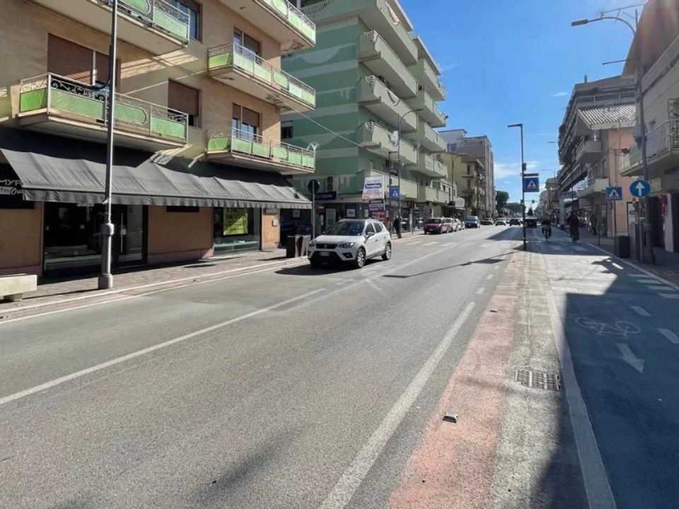Erhvervsejendom i Montesilvano Marina, Pescara - foto 3