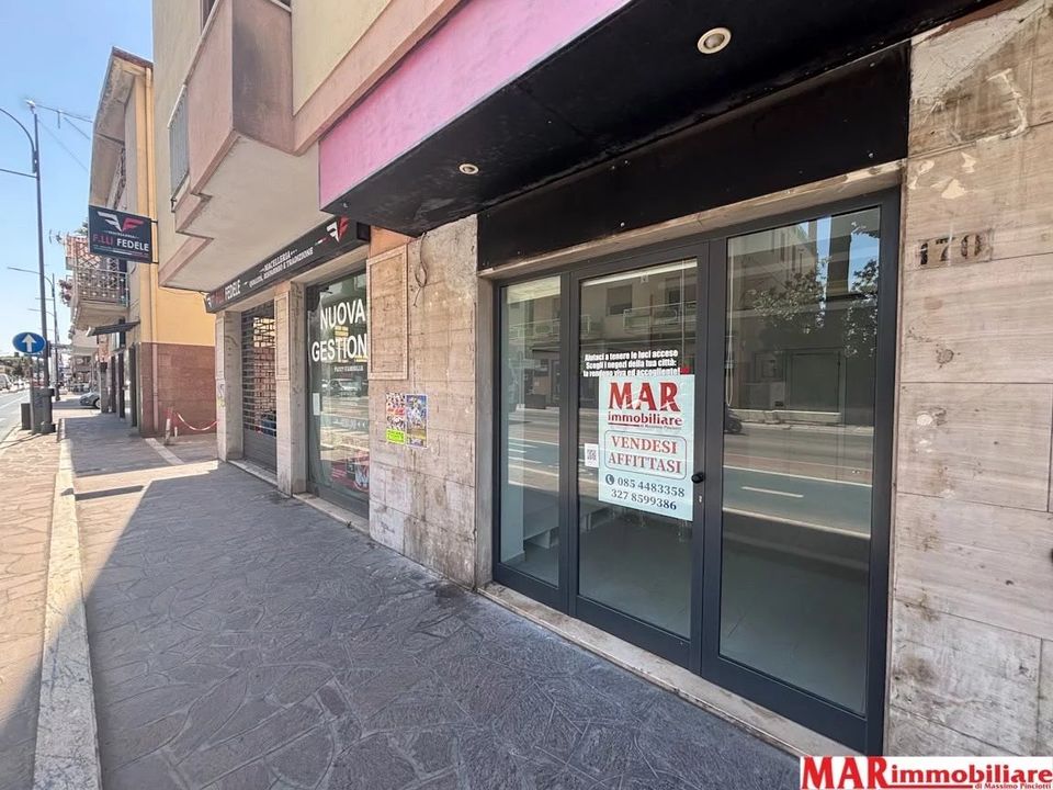 L'establiment comercial a Montesilvano Marina, Pescara - foto 2