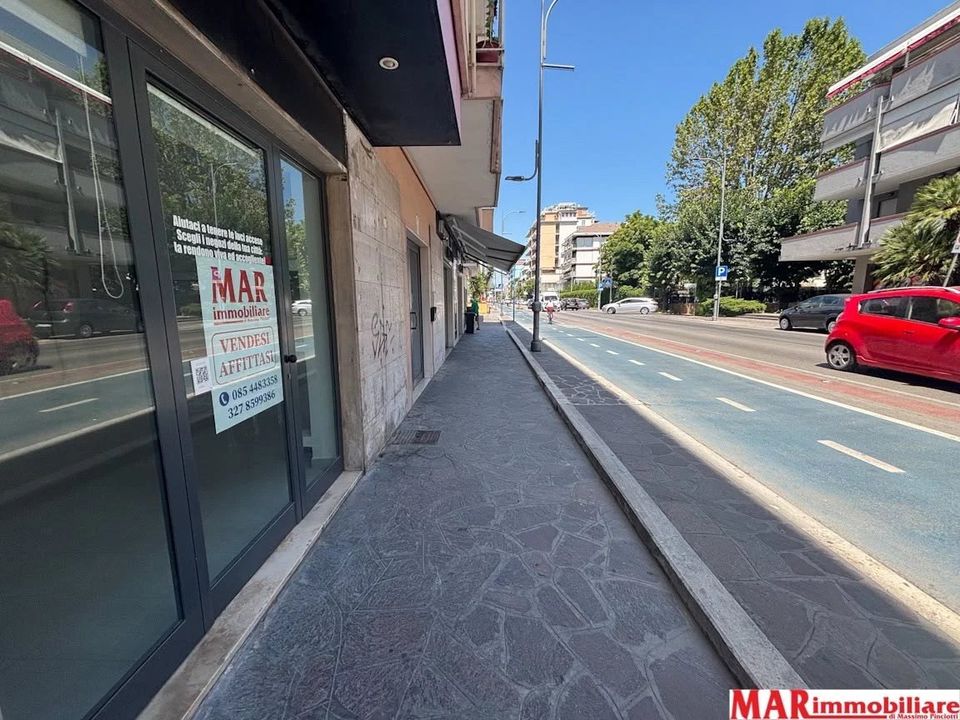 L'establiment comercial a Montesilvano Marina, Pescara - foto 3