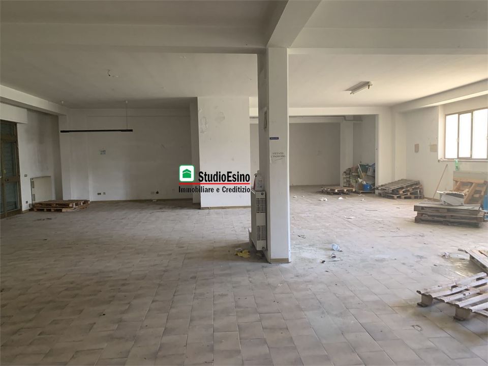 Erhvervsejendom i Monsampolo del Tronto, Ascoli Piceno - foto 1