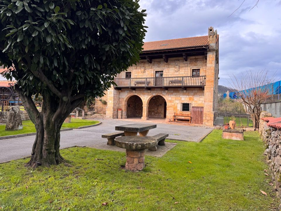 Villa en Los Corrales De Buelna, Cantabria - foto 1
