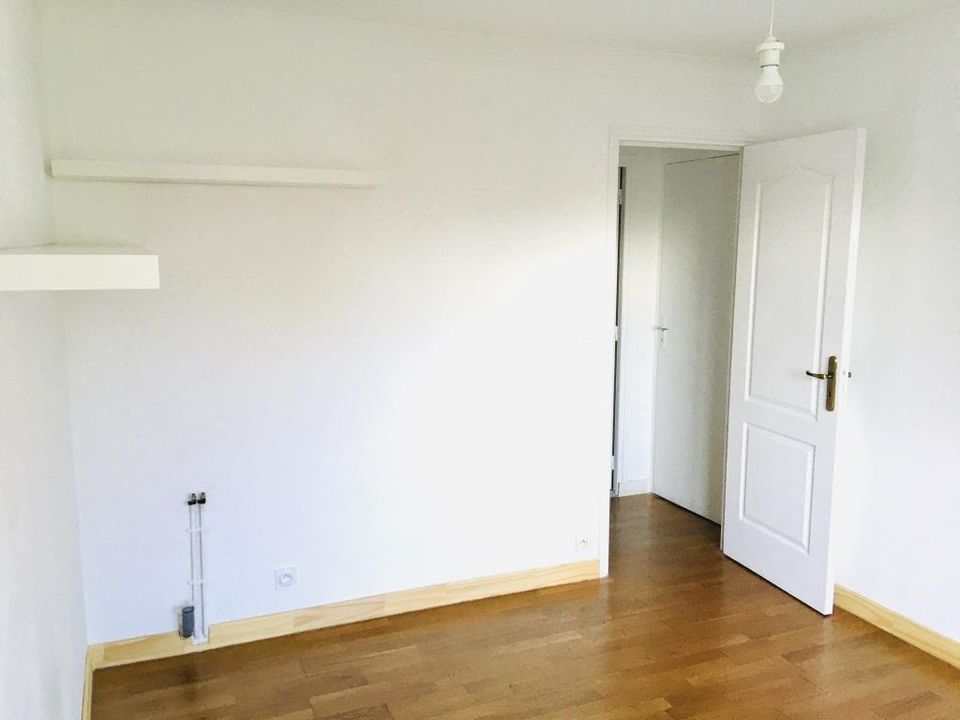Apartment in Avrille, Maine-et-Loire - photo 2