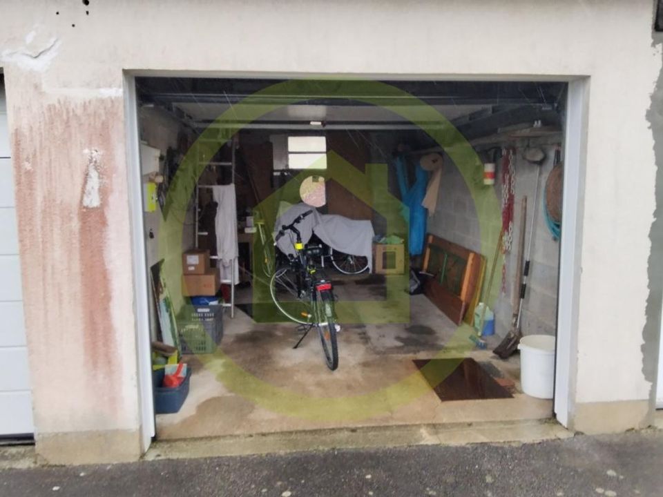 Garage i Le Plessier-sur-Saint-Just, Oise - foto 1
