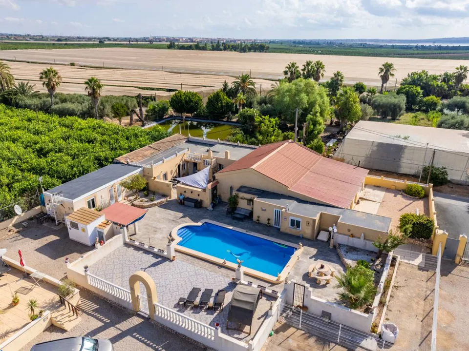 Finca in Los Montesinos, Alicante - photo 1