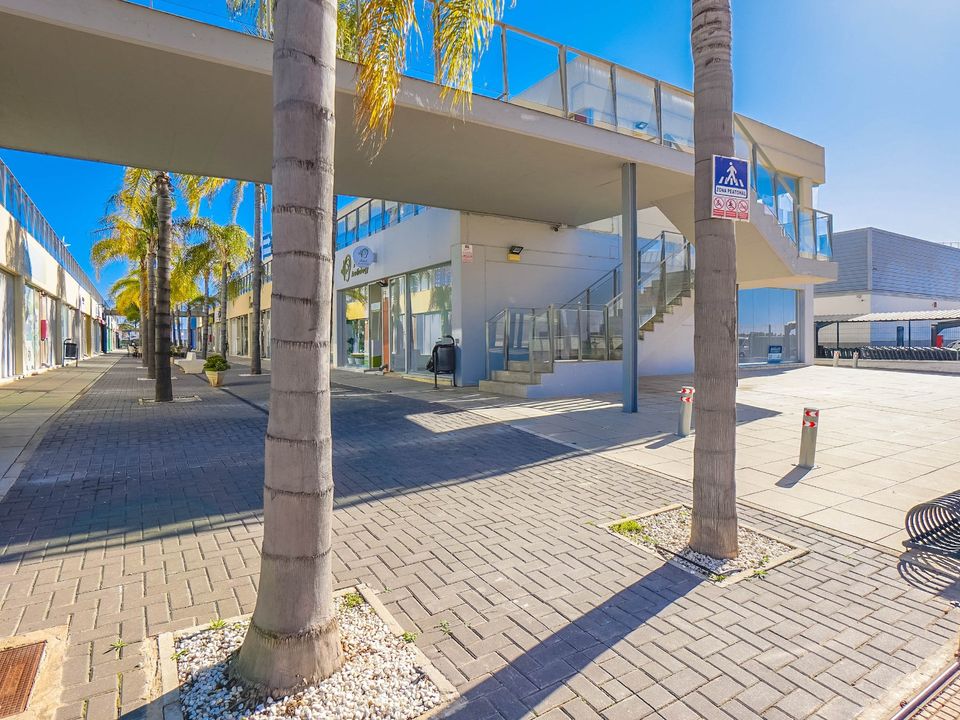 Erhvervsejendom i La Marina, Alicante - foto 1