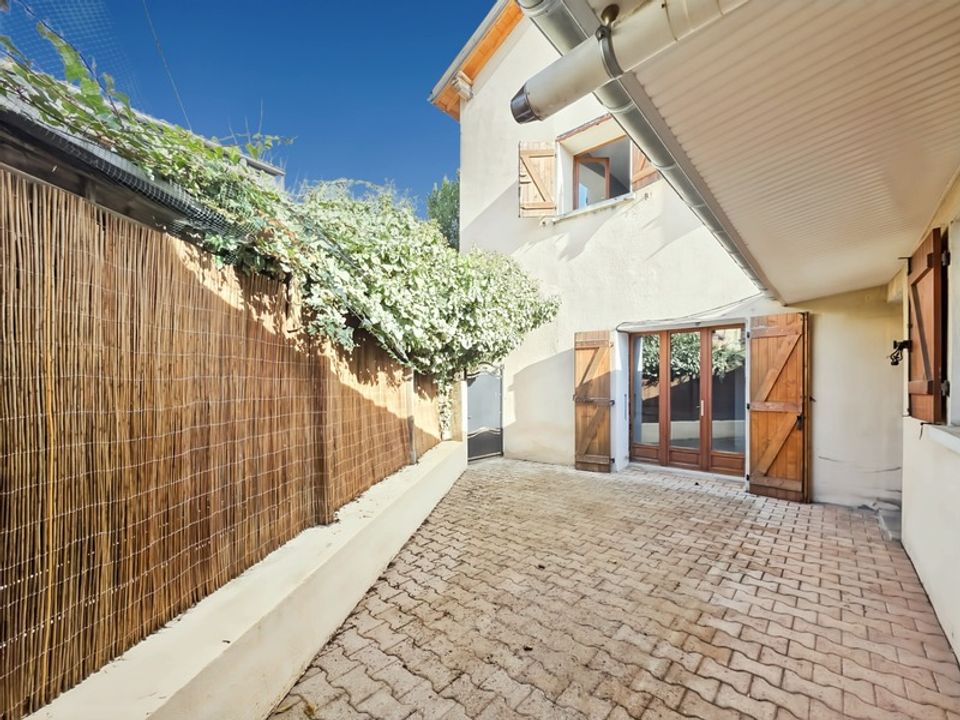Byhus i Villeurbanne, Rhone - foto 1