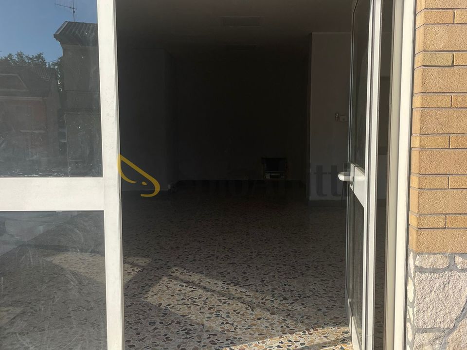 Erhvervsejendom i Frosinone, Frosinone - foto 3