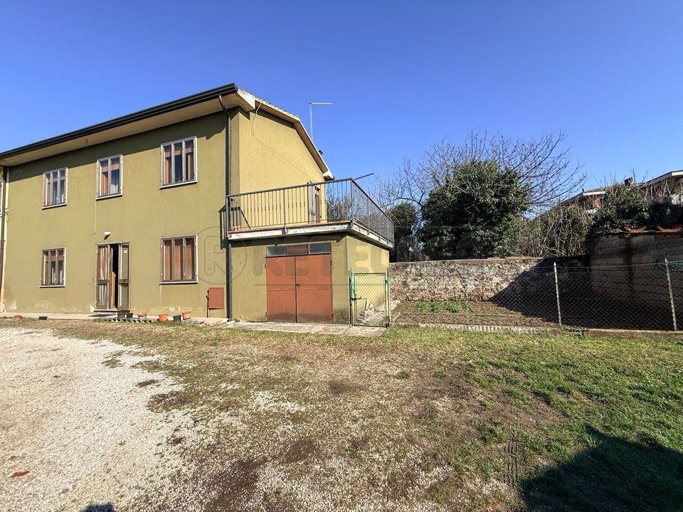 Byhus i Montebello Vicentino, Vicenza - foto 1