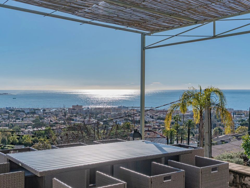 Villa i Vallauris, Alpes-Maritimes - foto 1
