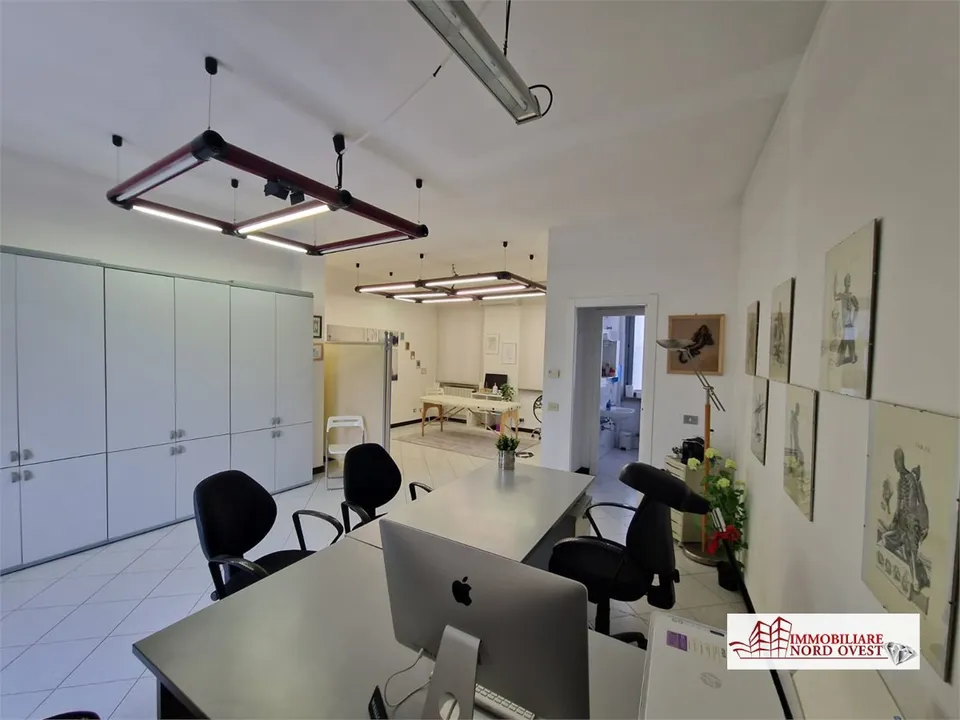 L'establiment comercial a Settimo Milanese, Milan - foto 1