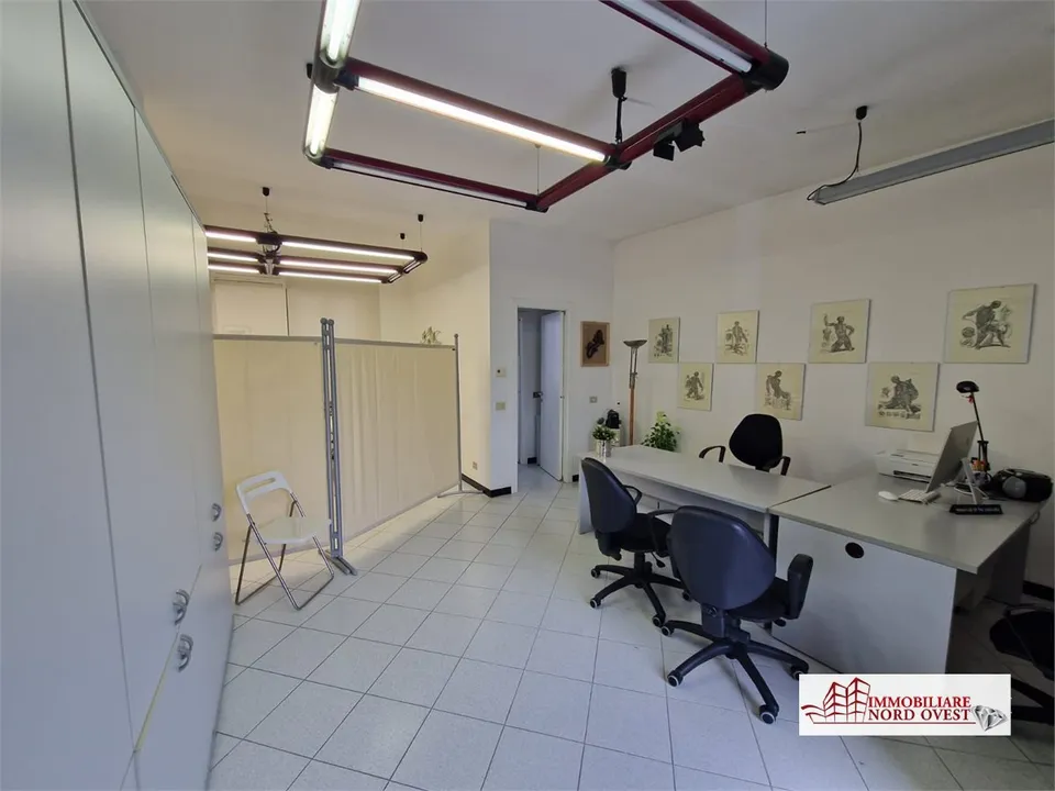 L'establiment comercial a Settimo Milanese, Milan - foto 2