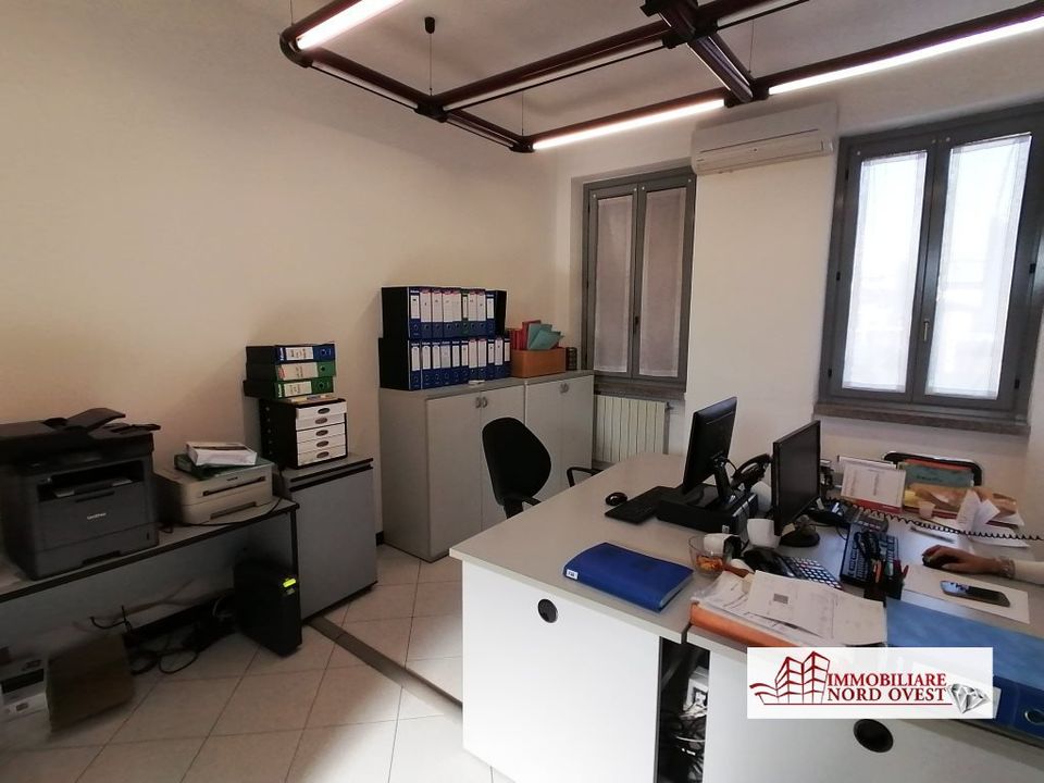 L'establiment comercial a Settimo Milanese, Milan - foto 4