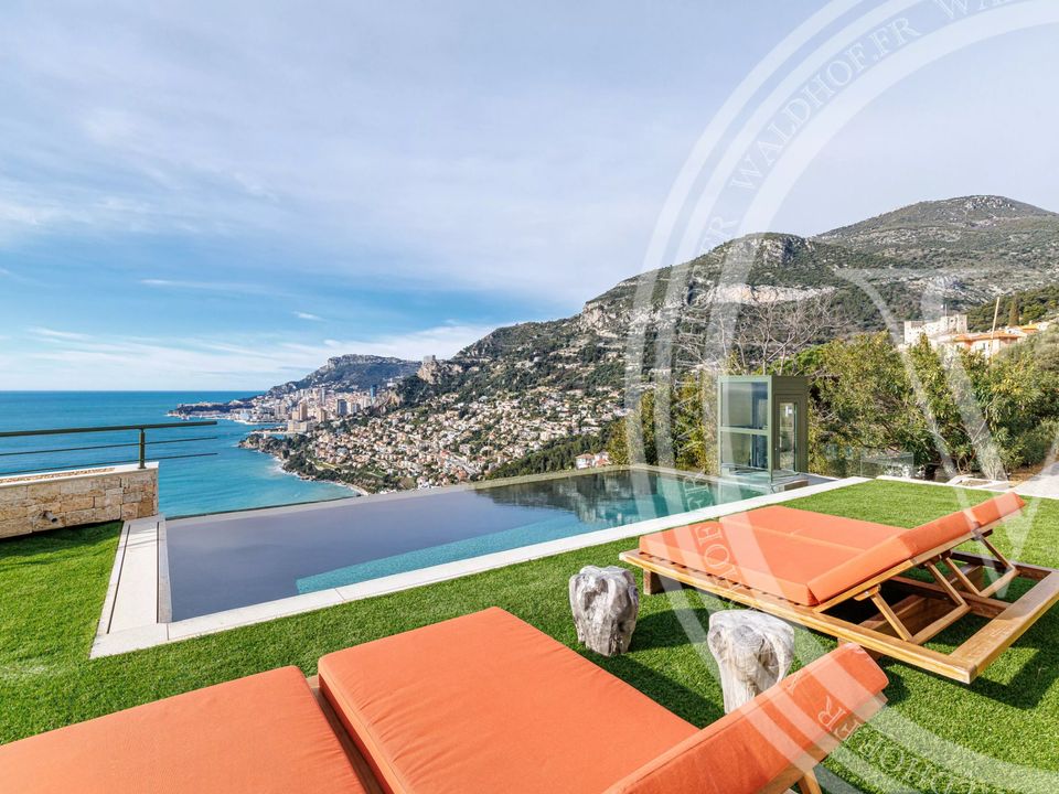 Вилла в Roquebrune-Cap-Martin, Alpes-Maritimes - фотография 1