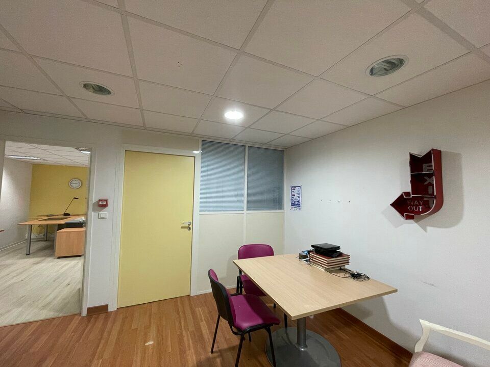 Commercial property in Lorient, Morbihan - photo 3