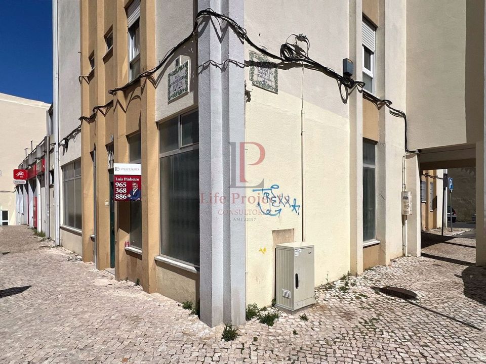 Erhvervsejendom i Amadora, Lisbon - foto 1