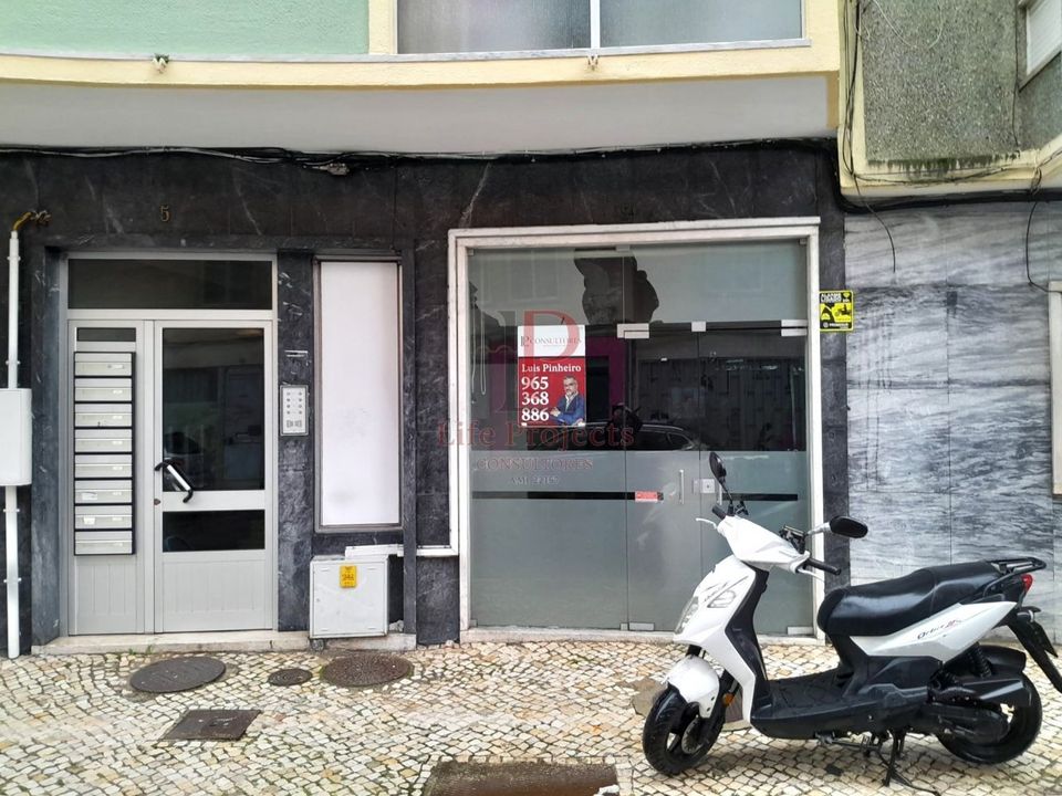 Erhvervsejendom i Amadora, Lisbon - foto 1